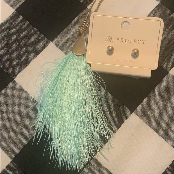 Long necklace and matching earrings. 💙💚 - Picture 4 of 4